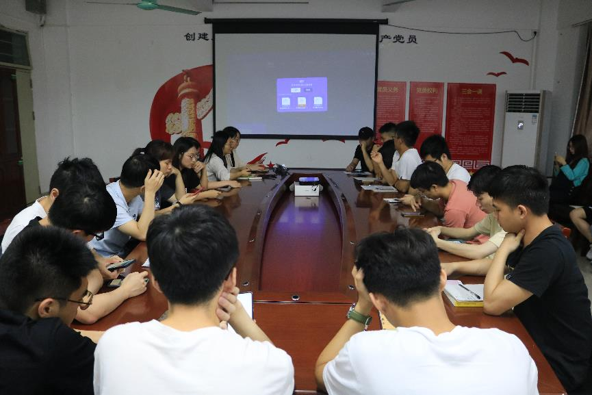 化学化工学院第三场考研交流会顺利召开